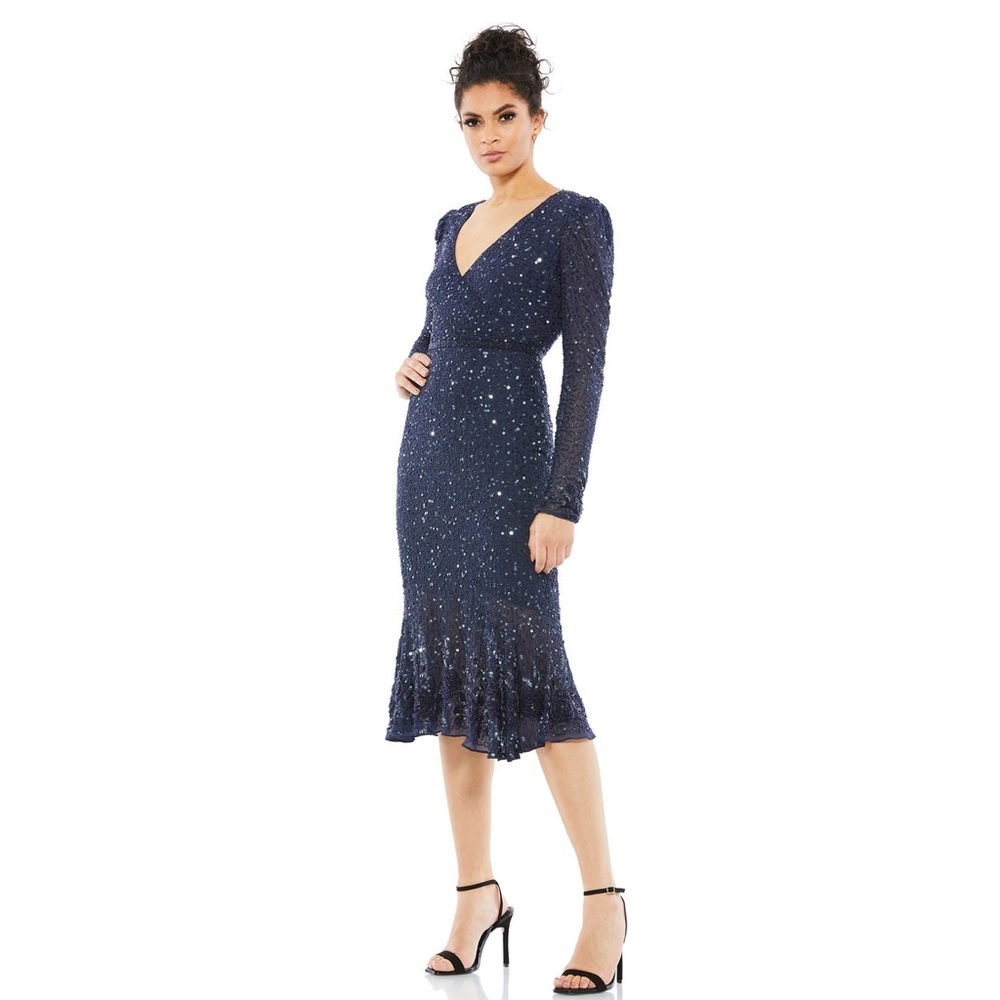 NEW MAC DUGGAL SEQUIN GOWN WITH EMBELLISHED HEMLINE AND BELT SIZE 8